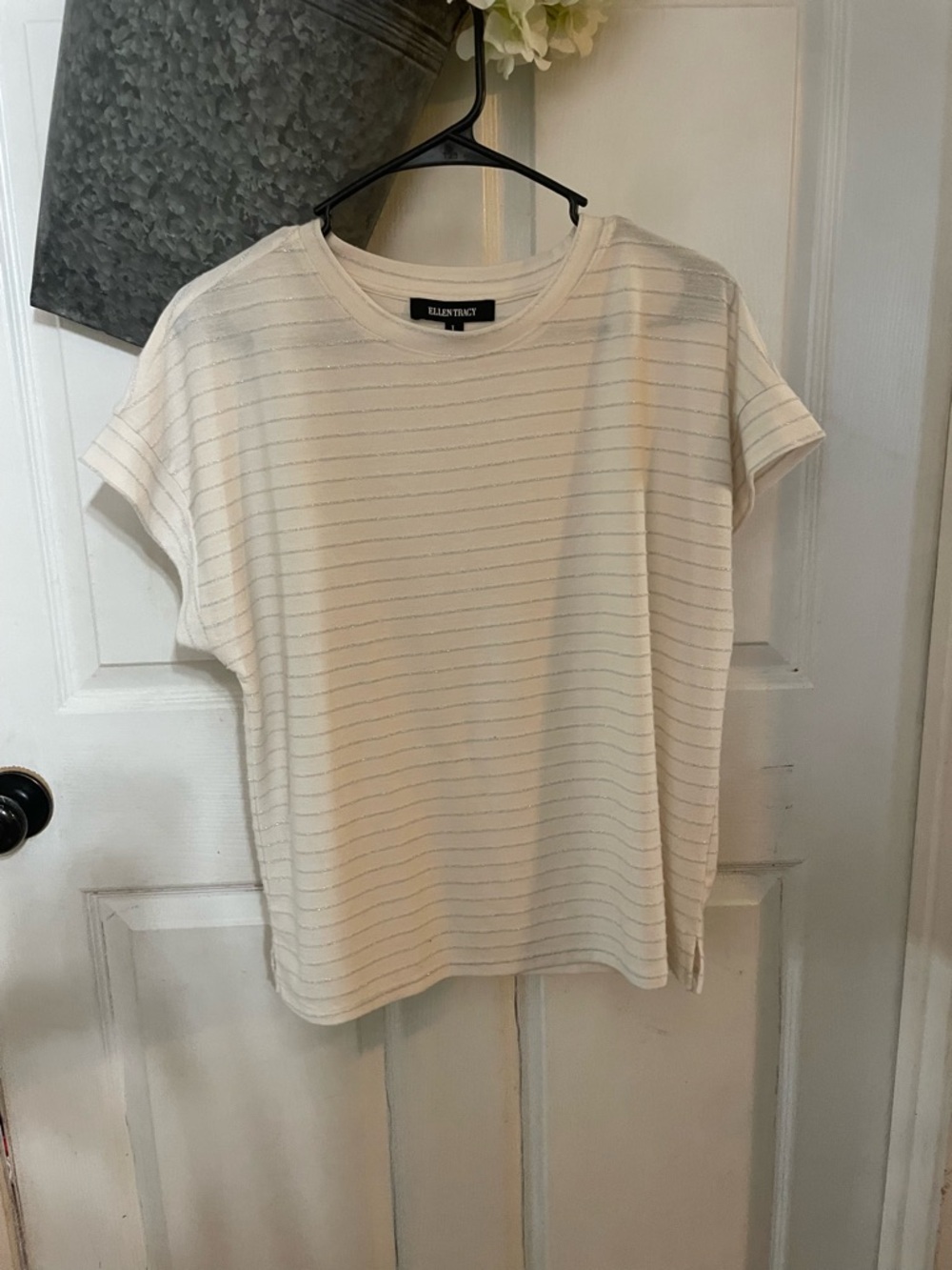 Ellen Tracy Cream Stripe Short Sleeve Top Large